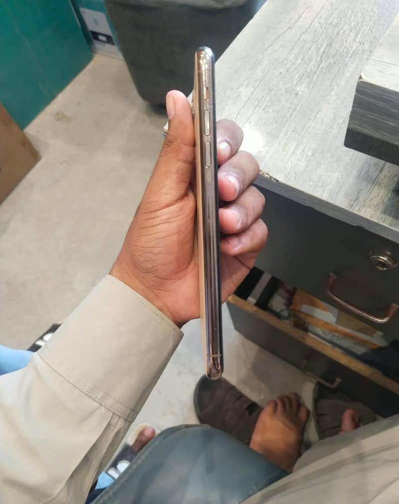 Apple iPhone 11 Pro Max 1