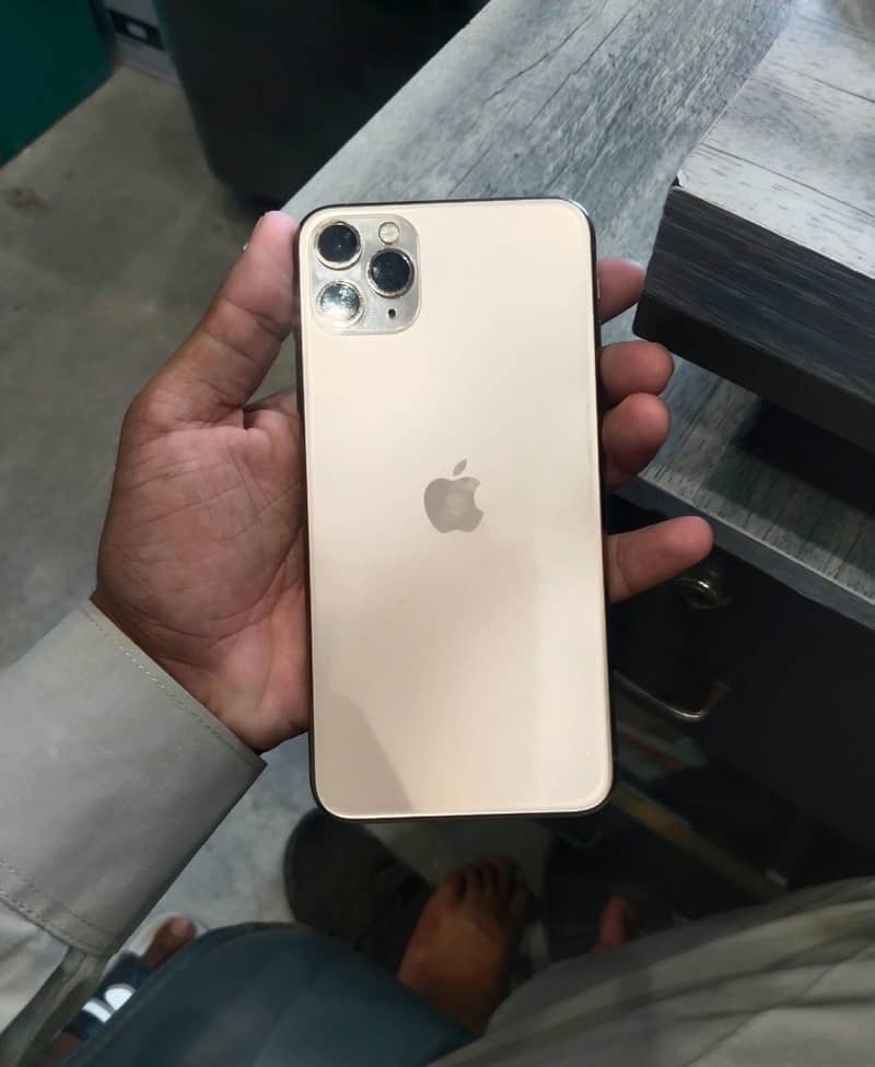 Apple iPhone 11 Pro Max 2
