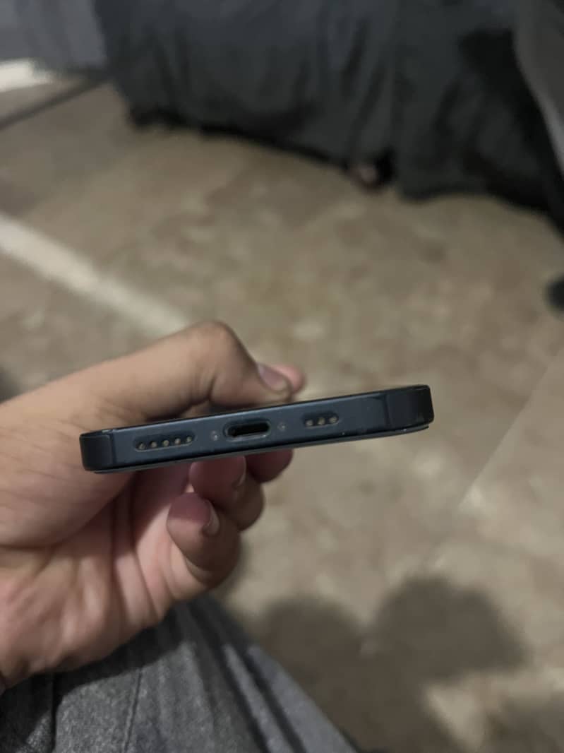 Apple iPhone 13 0