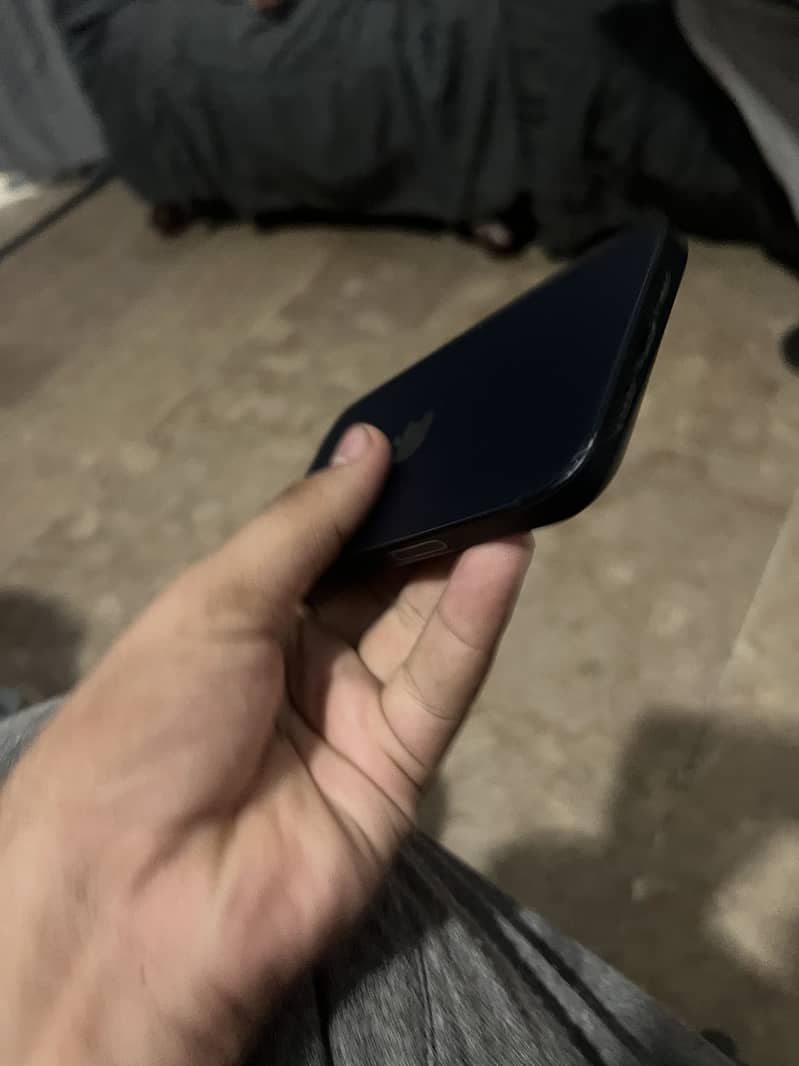 Apple iPhone 13 2