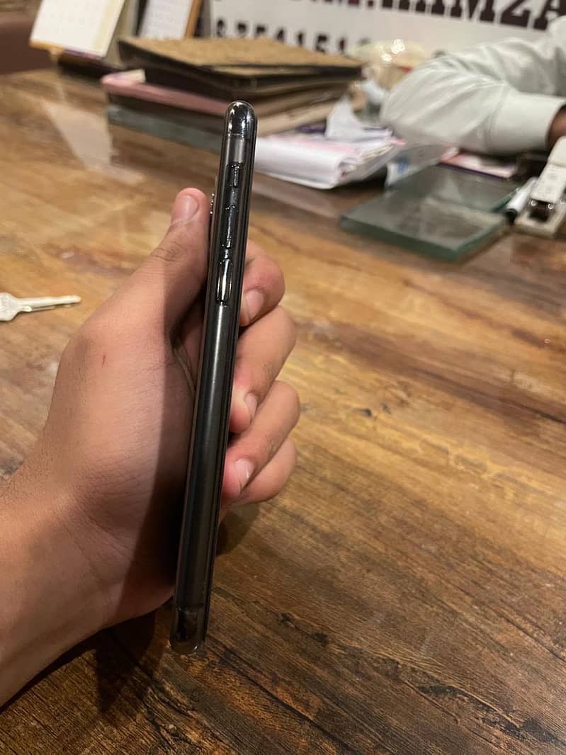 Apple iPhone 11 Pro 2