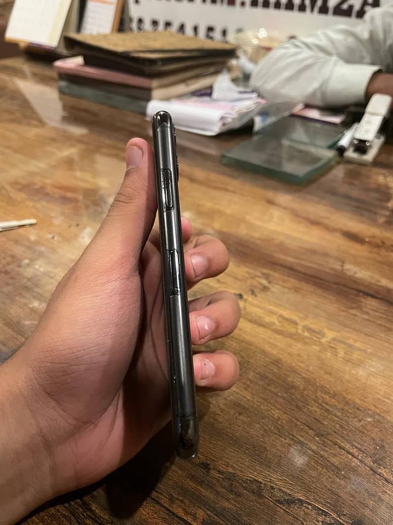 Apple iPhone 11 Pro 3