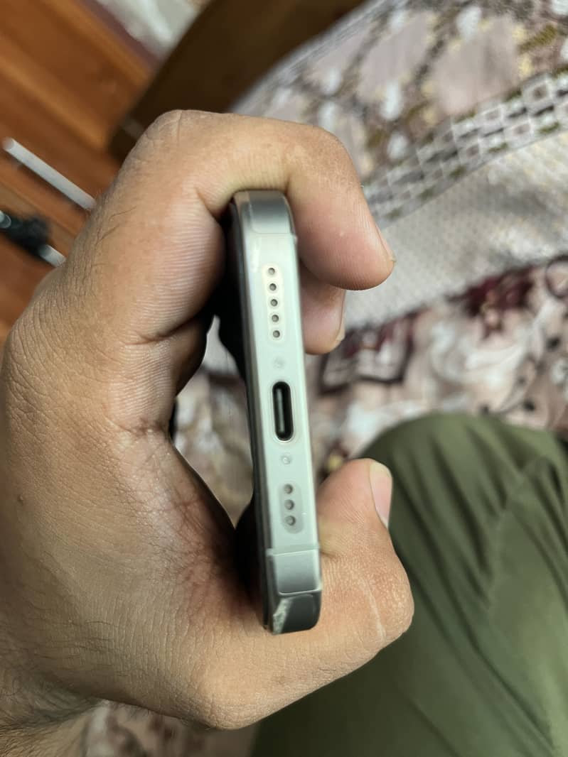 Apple iPhone 15 Pro 0