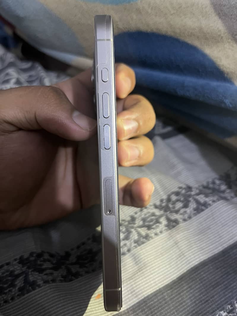 Apple iPhone 15 Pro 6