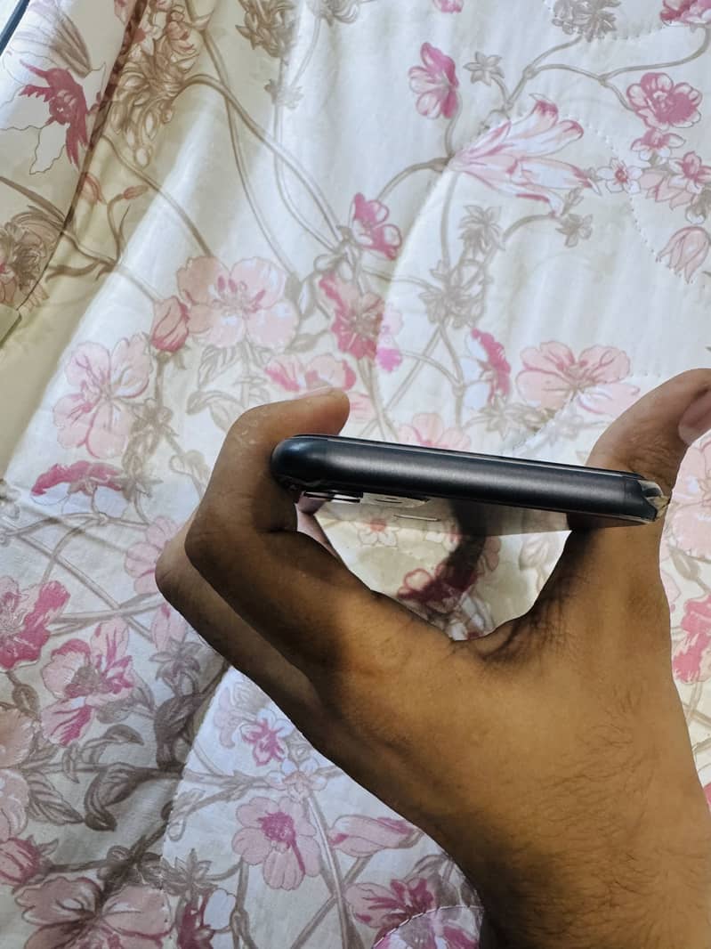 Apple iPhone 11 3