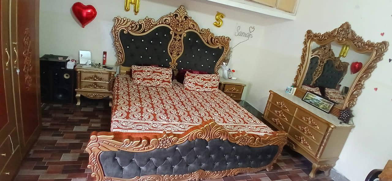 Master bed dressing clothes almari showcase 0