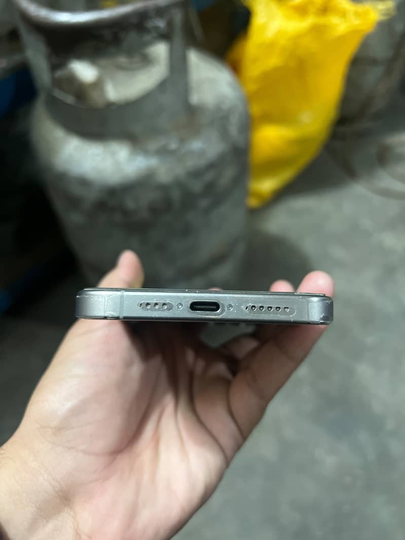 Apple iPhone 15 Pro Max 3