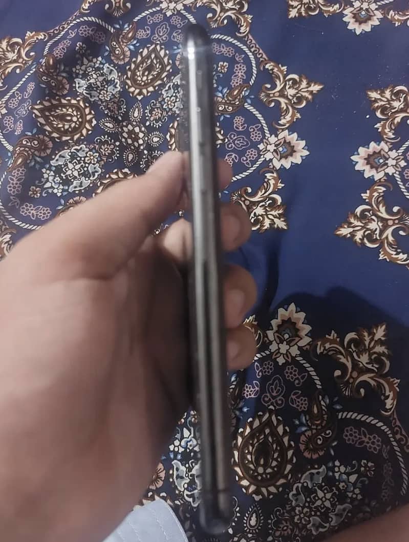 Apple iPhone X 4