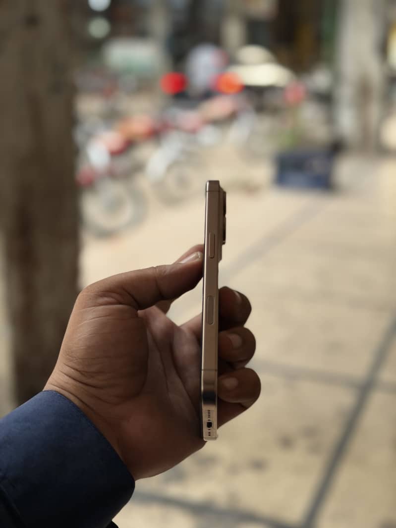 Iphone 16 pro 0