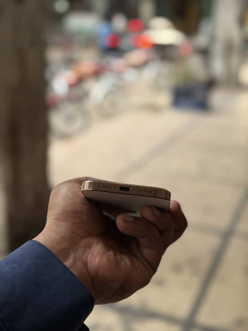 Iphone 16 pro 4