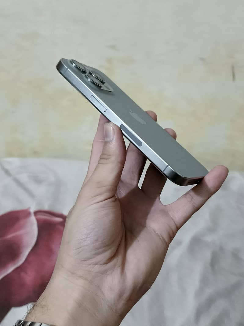 Apple iPhone 15 Pro 1