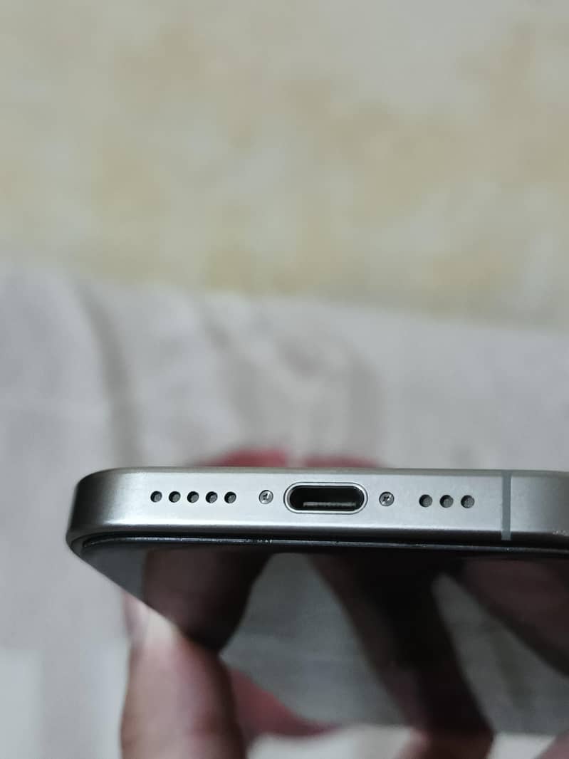 Apple iPhone 15 Pro 2