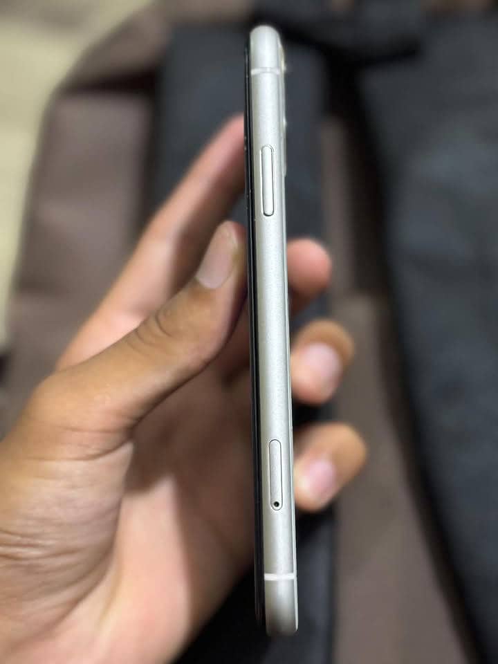 Apple iPhone 11 3