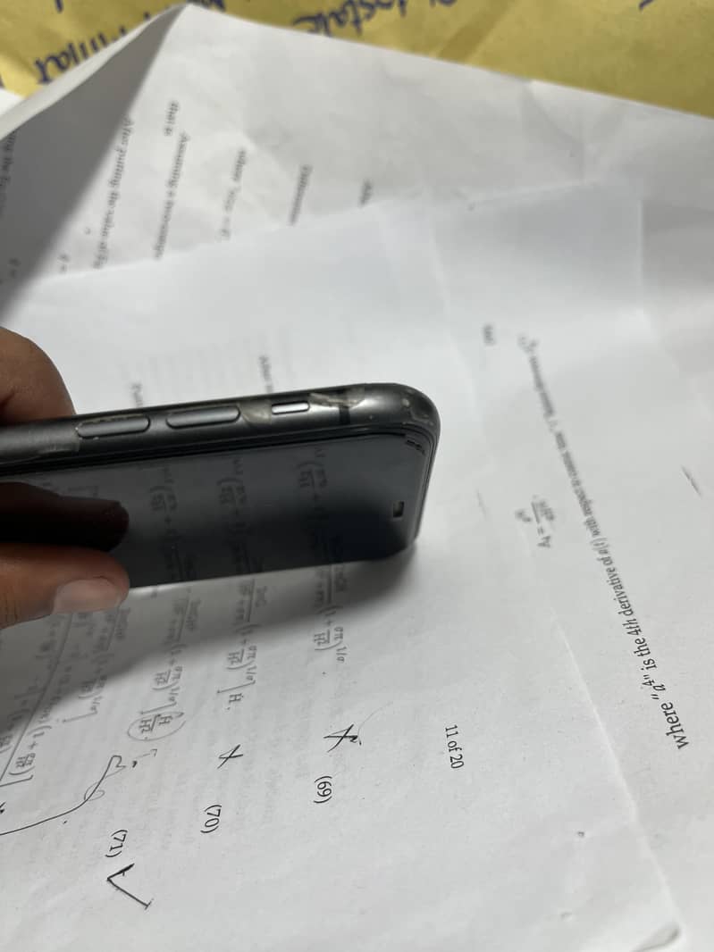 Apple iPhone 11 7