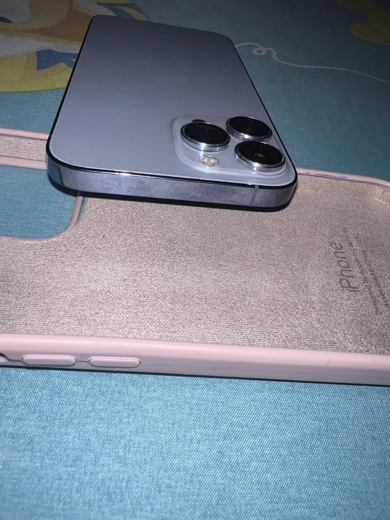 Apple iPhone 13 Pro Max 4