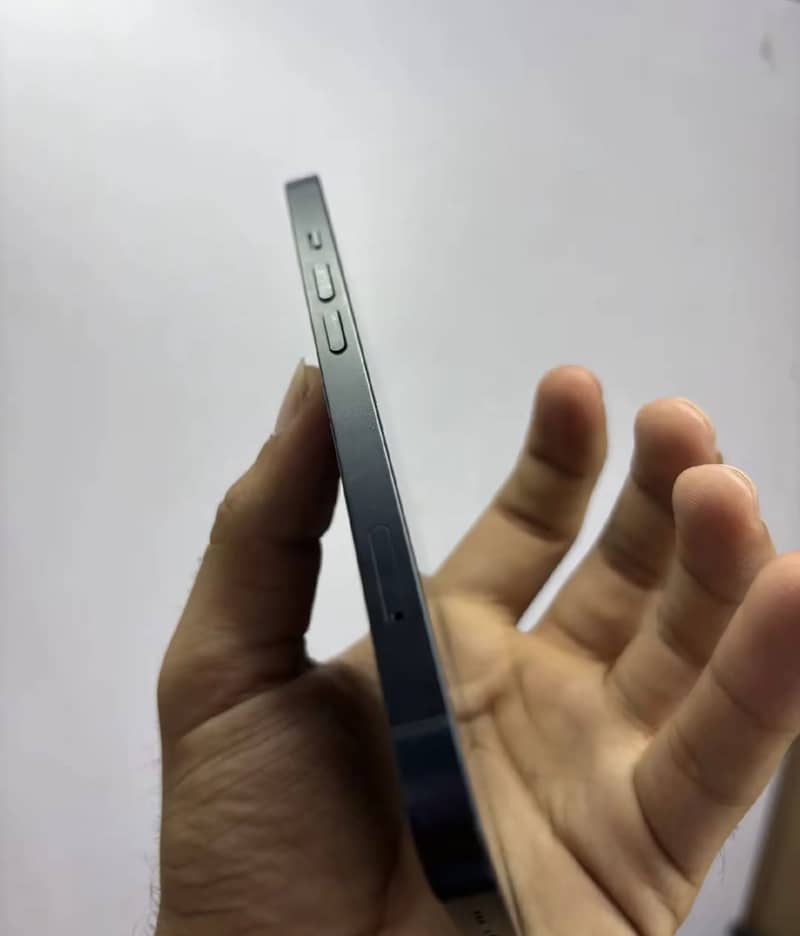 Apple iPhone 13 3