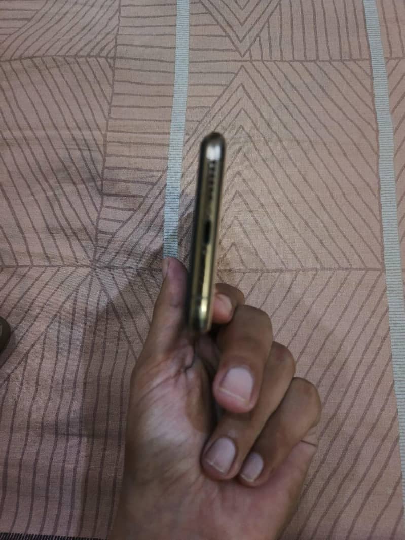 Apple iPhone 11 Pro 1