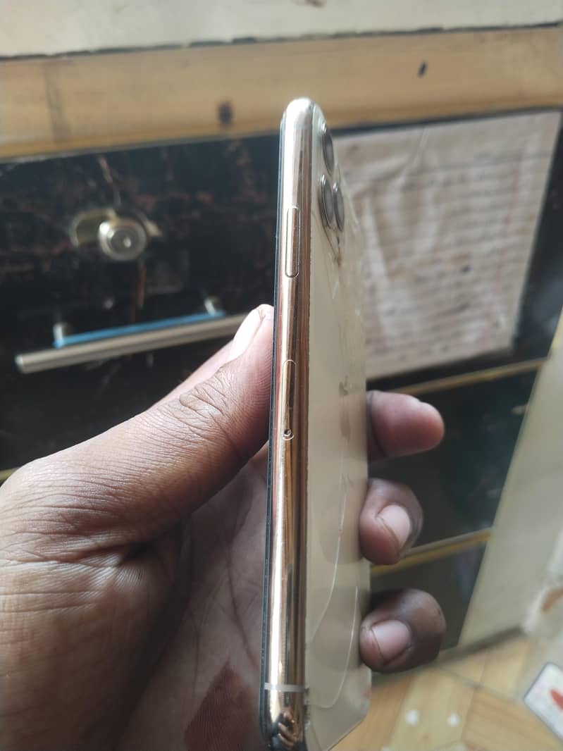 Apple iPhone 11 Pro 2