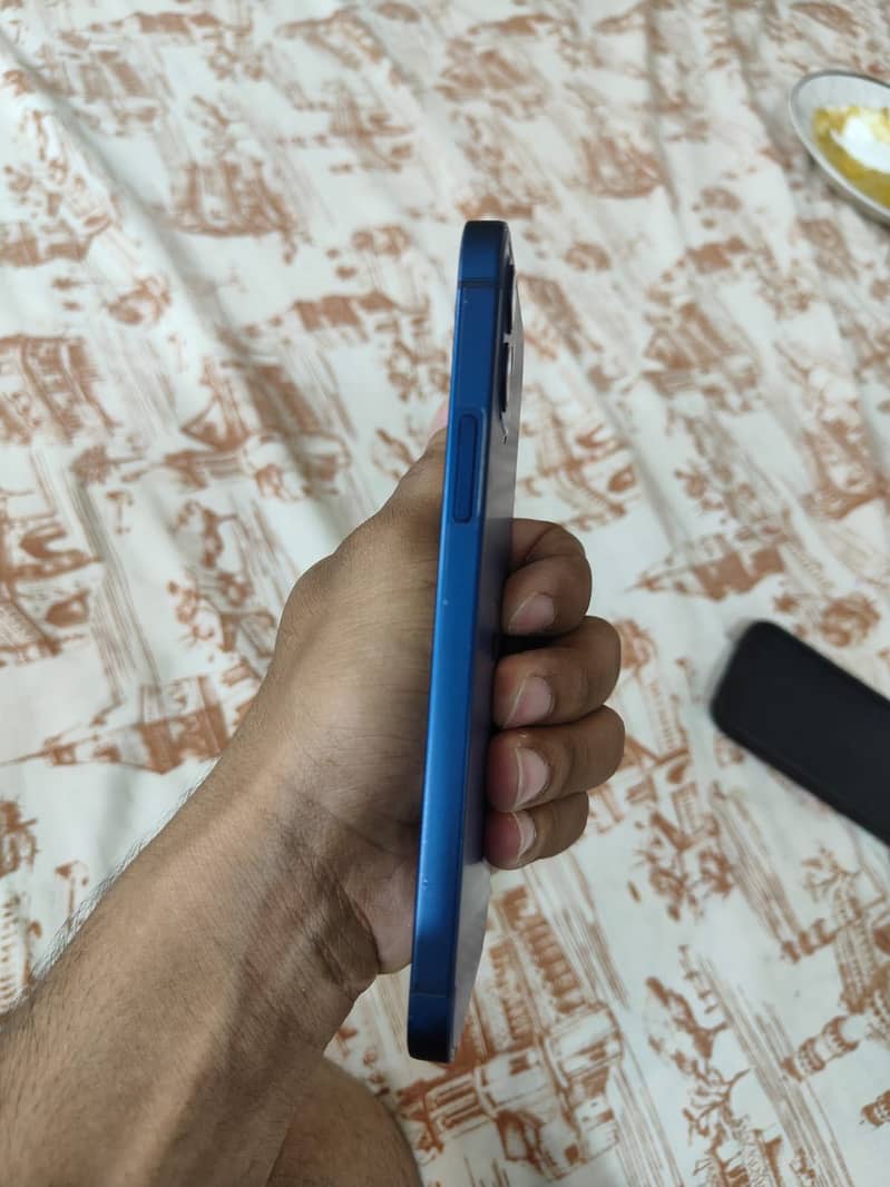 Apple iPhone 12 3