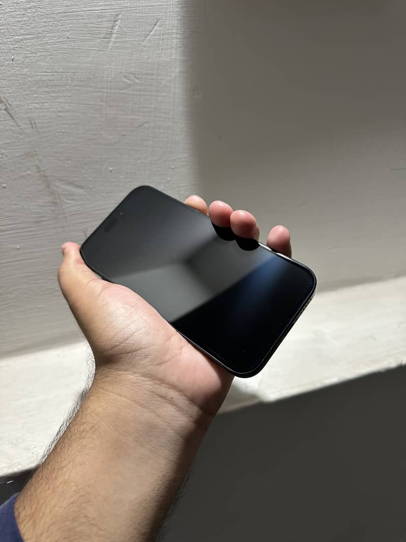 Apple iPhone 15 4