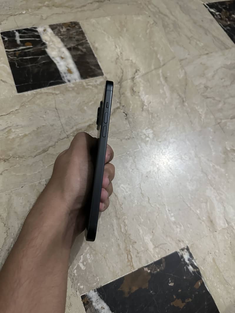 Apple iPhone 15 plus 4