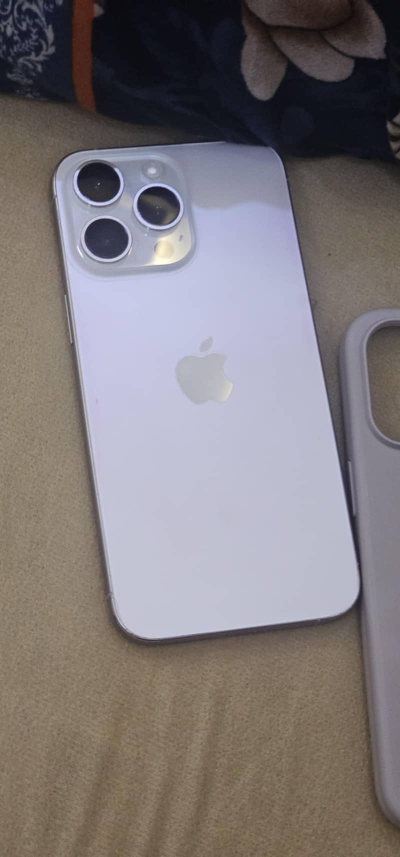 Apple iPhone 15 Pro Max 2