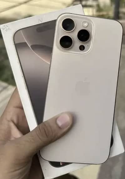 Apple iPhone 16 Pro Max 100 health