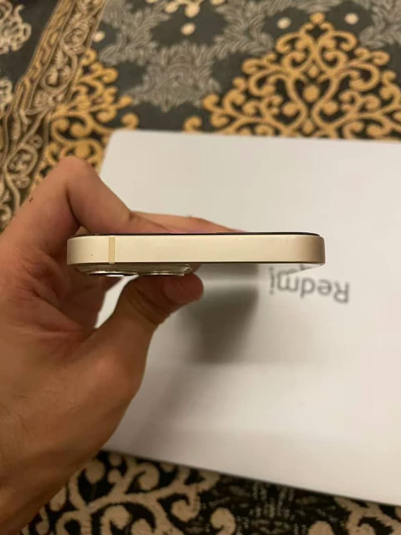 Apple iPhone 13 2