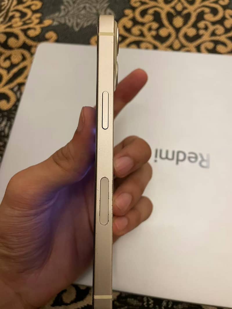 Apple iPhone 13 4