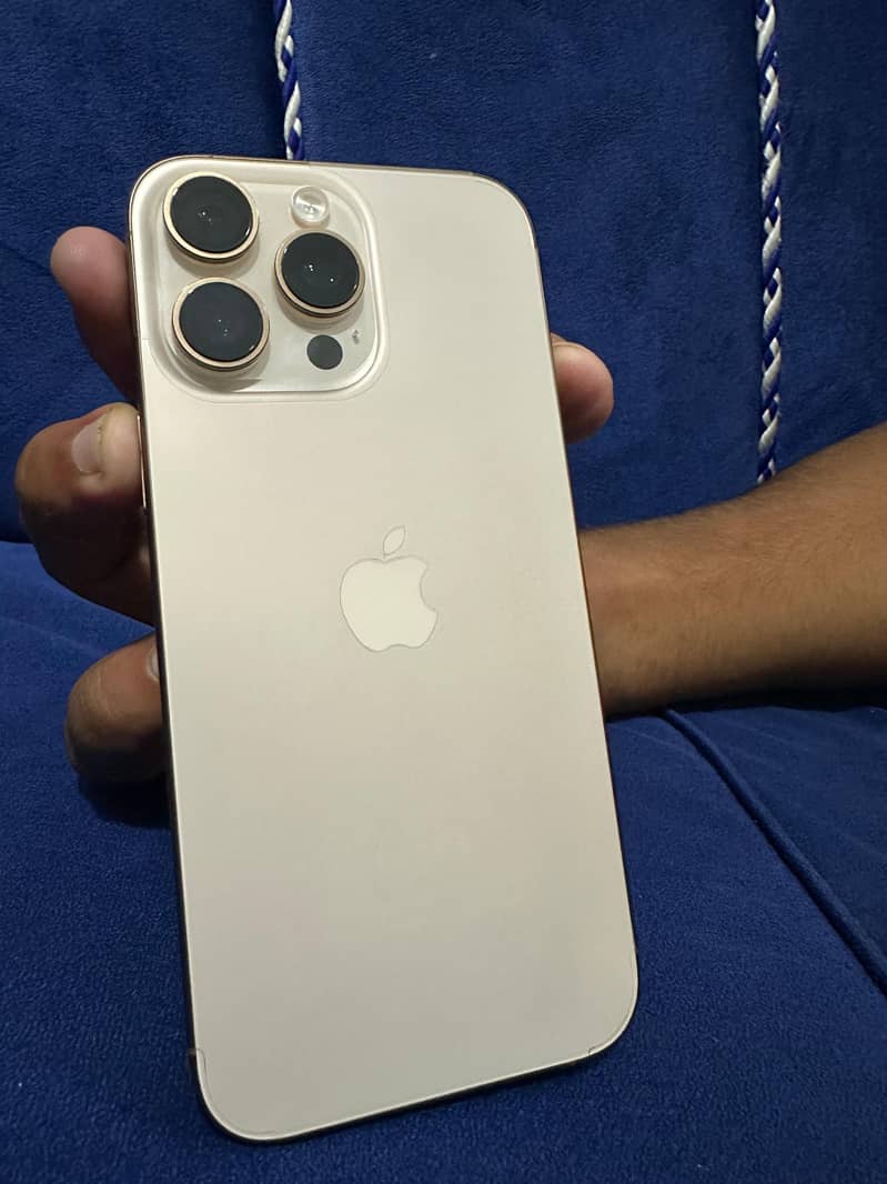Apple iPhone 16 Pro Max 0