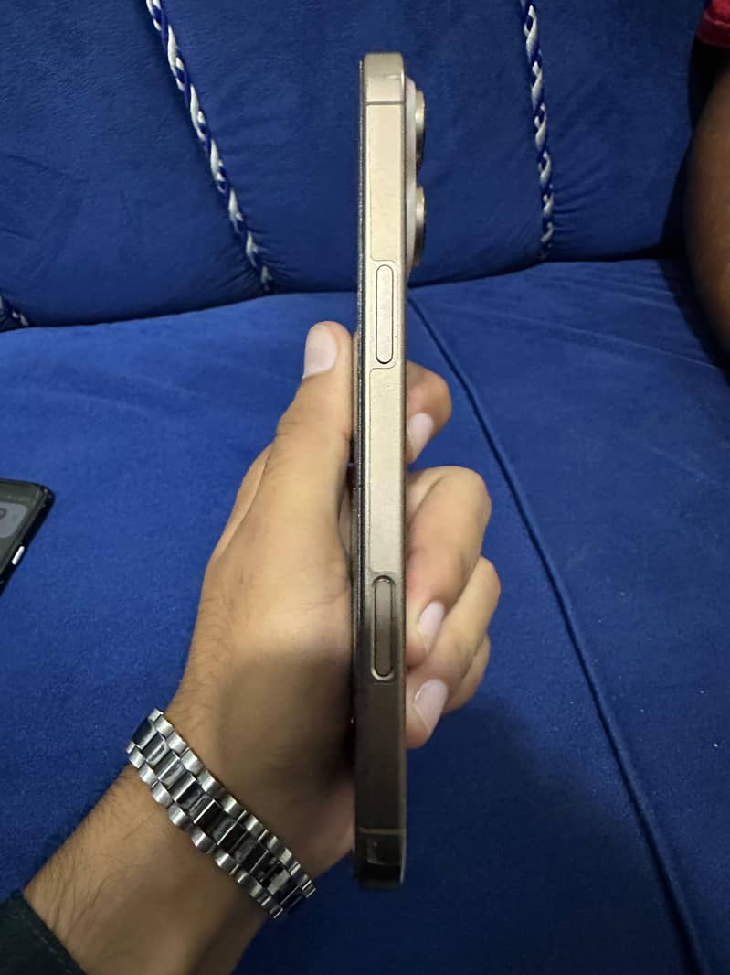 Apple iPhone 16 Pro Max 14