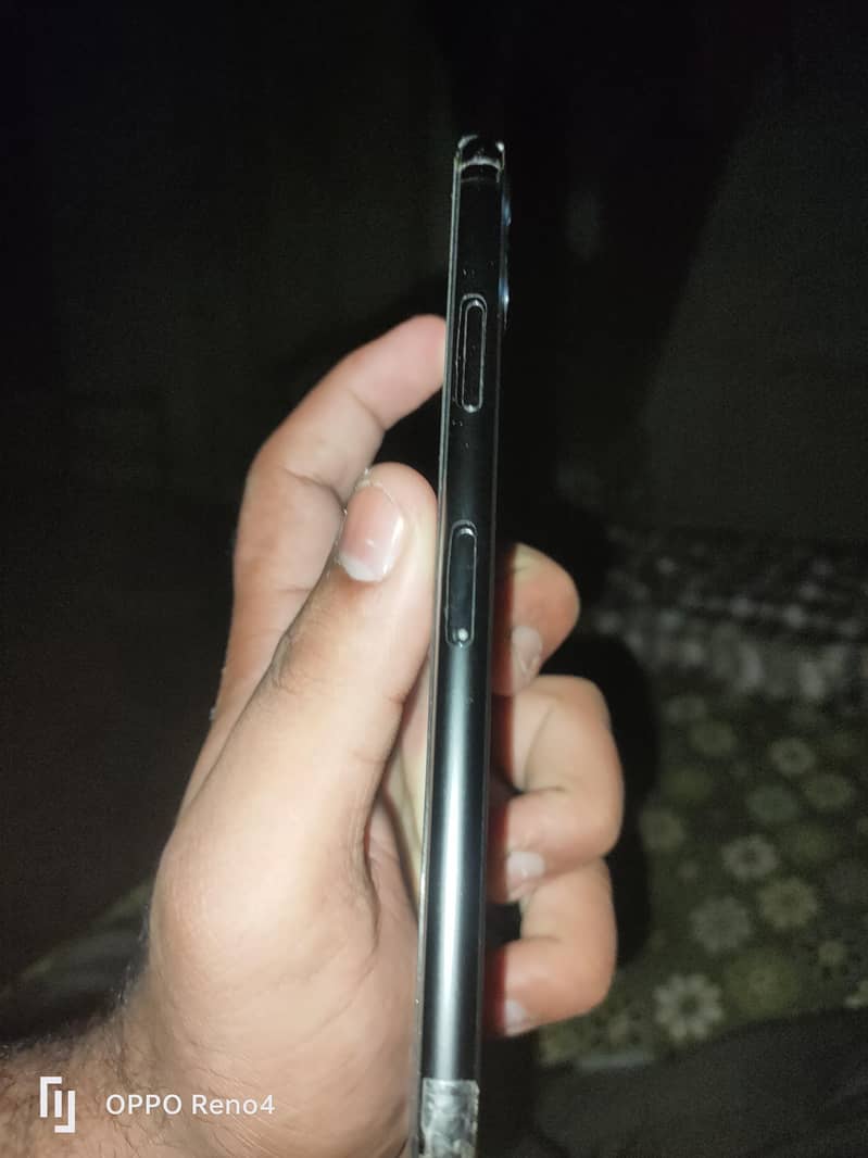 Apple iPhone 11 Pro Max 2