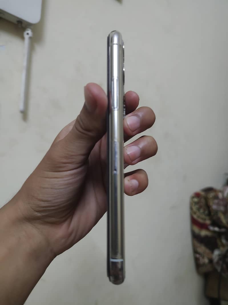 Apple iPhone 11 Pro 1