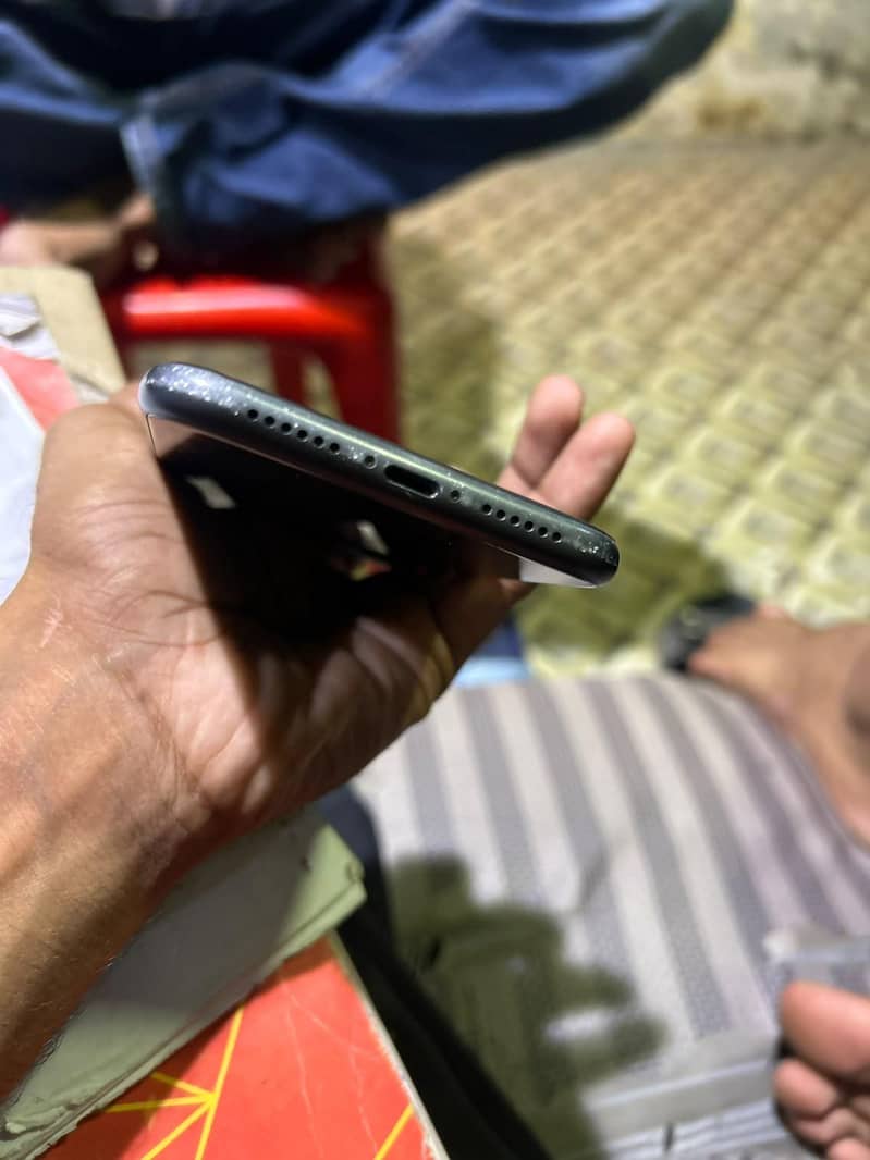 Apple iPhone 11 3