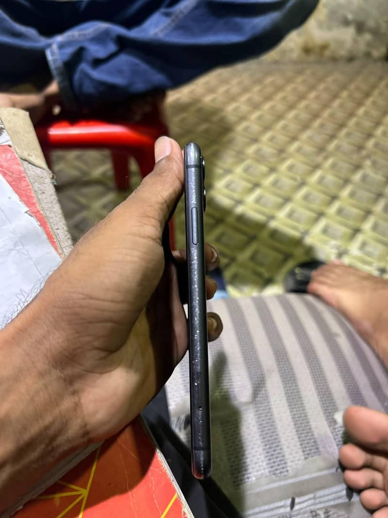 Apple iPhone 11 7
