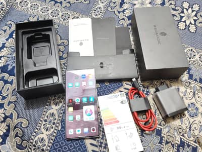 Red magic is 11 pro 12 512gb silve