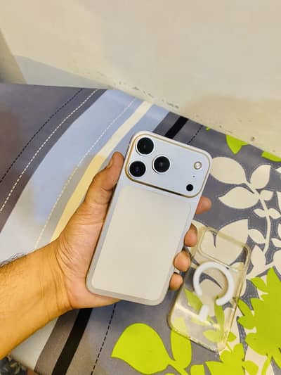 iPhone XR Converted in 17 Pro