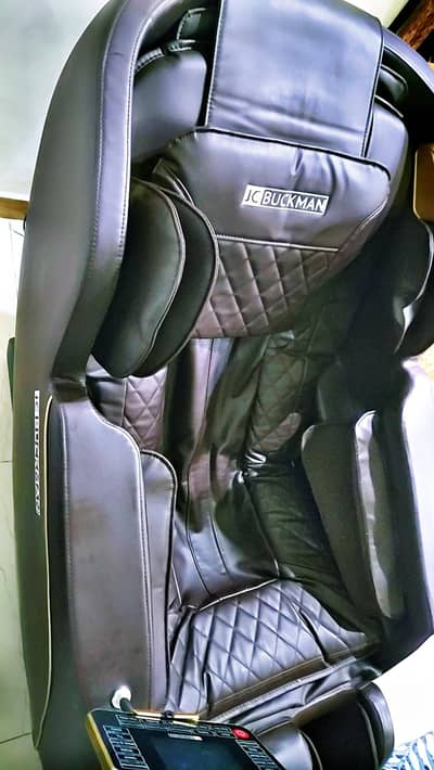 JC BUCKMAN 3D MASSAJ CHAIR