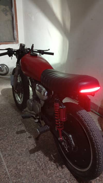 HONDA CG 125 (Cafe Racer)