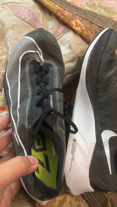 Many different different shoes available in different differing sizes