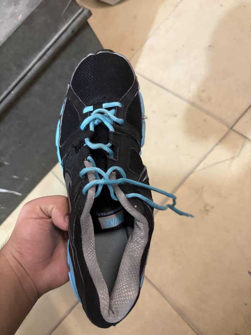 Many different different shoes available in different differing sizes 12