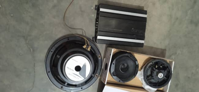 Car audio amplifier woofer speakers