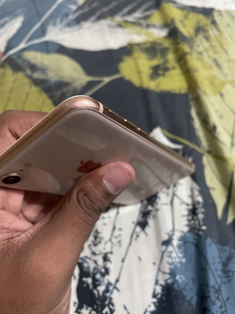 Apple iPhone 8 3