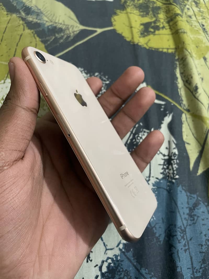 Apple iPhone 8 4