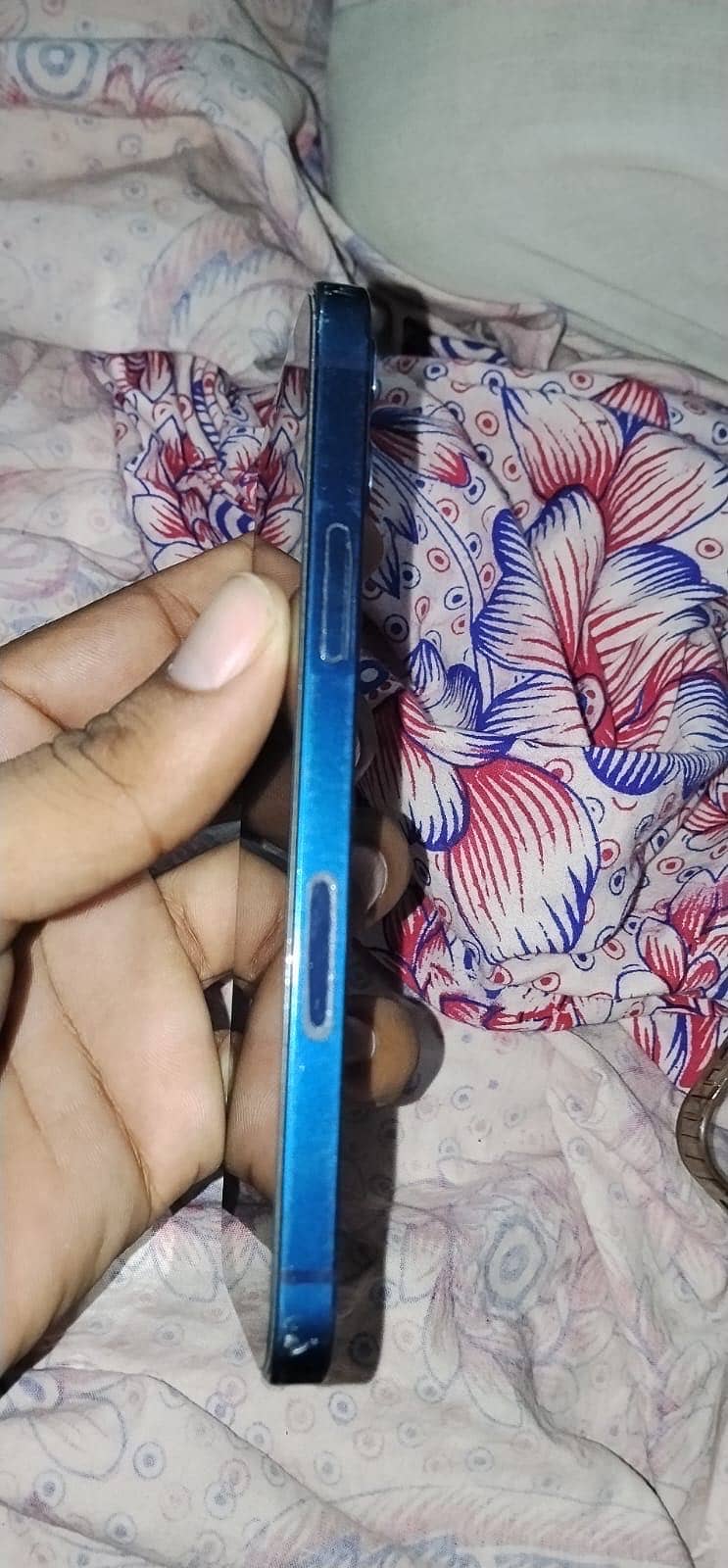 Apple iPhone 12 4