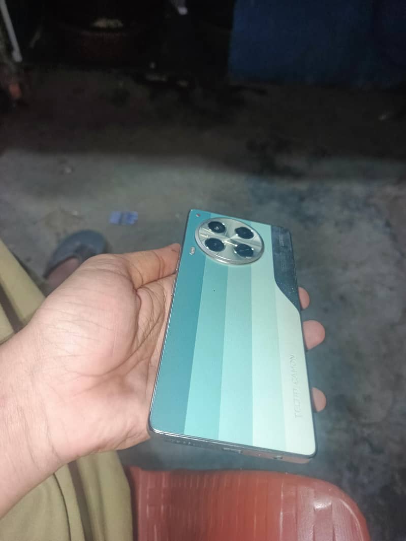 Tecno CAMON 30 0
