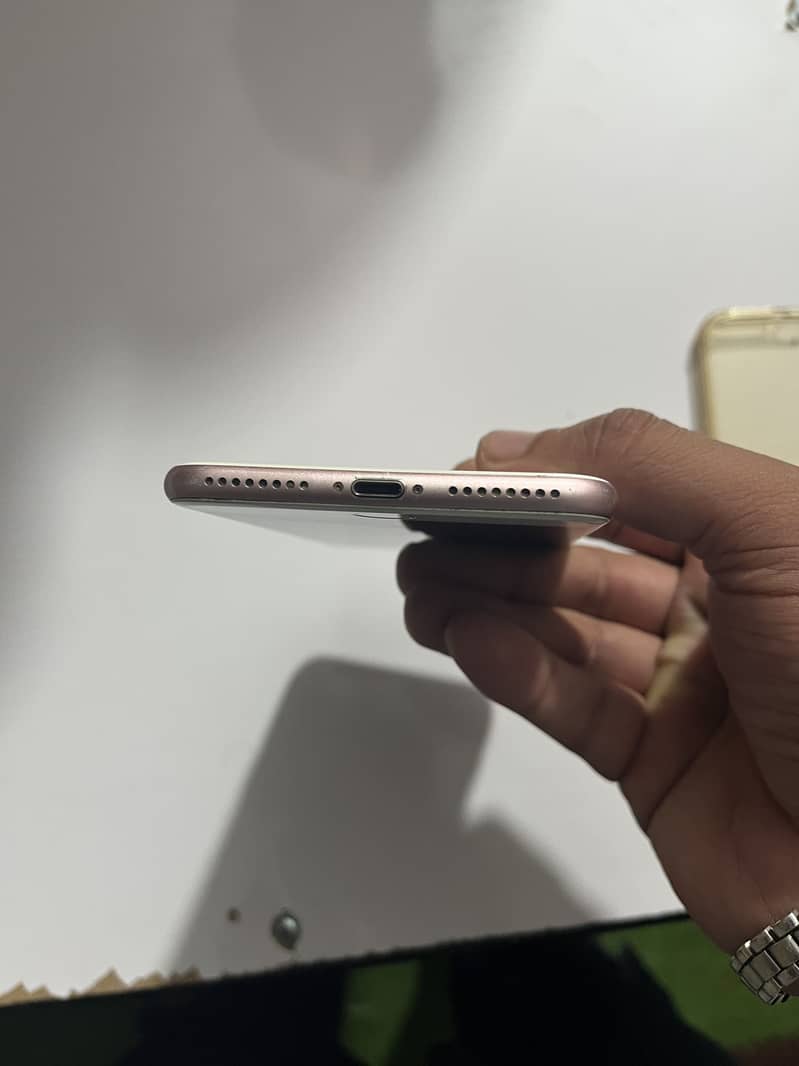 Apple iPhone 7 Plus 4
