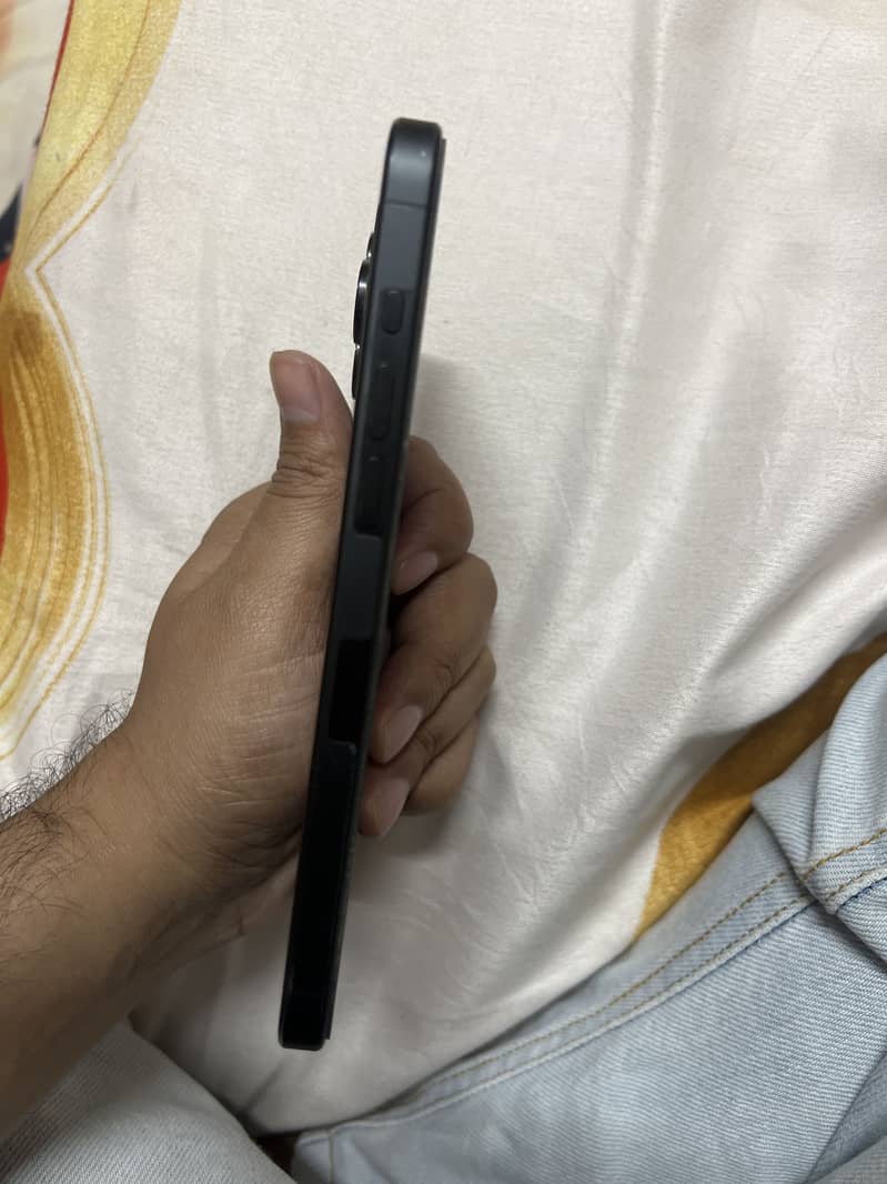 Apple iPhone 15 Pro Max 2