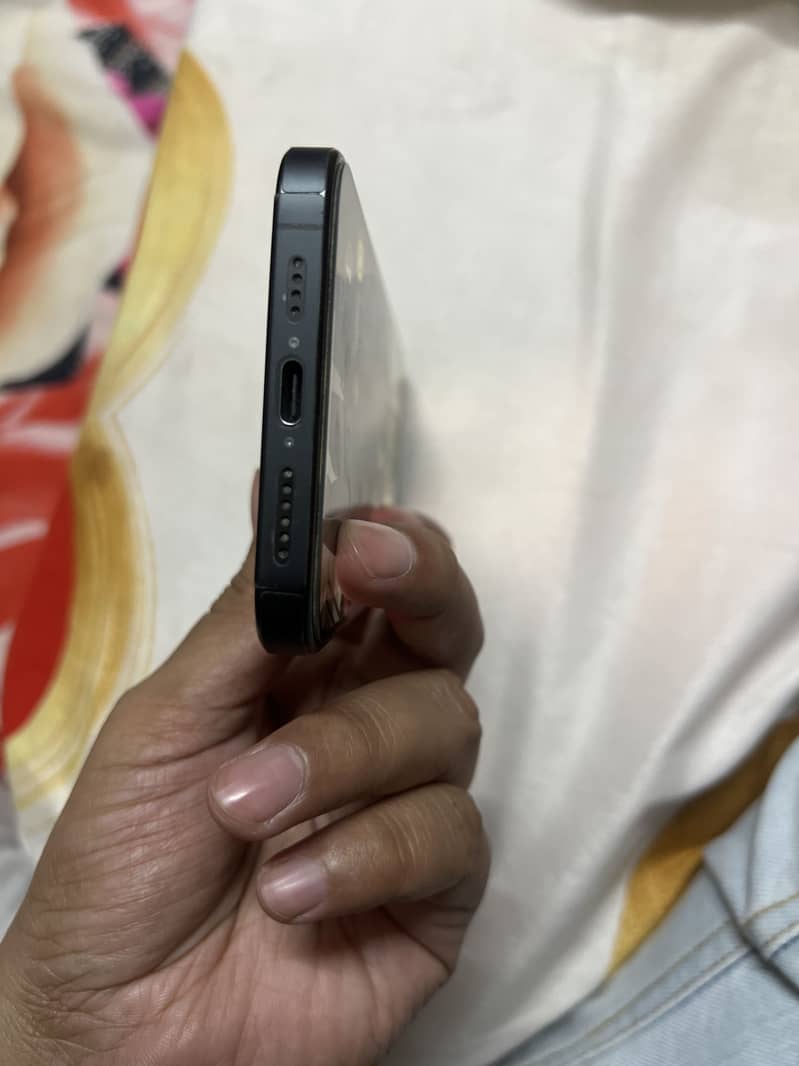 Apple iPhone 15 Pro Max 3