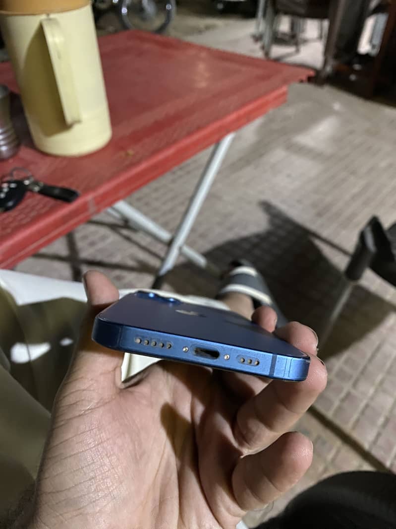 Apple iPhone 13 4